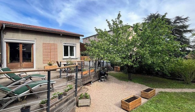 Quiet house in Lyon with terrace and garden