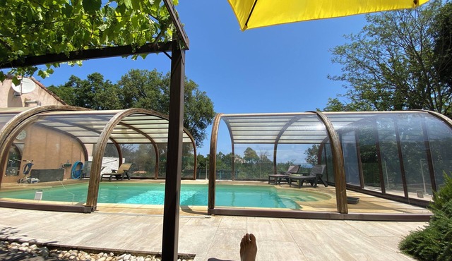 Quiet house in nature, large swimming pool,beach 2 kms away,3 bedrooms, sea view