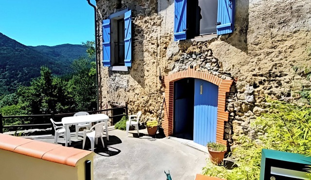 Quiet house in the Aude Pyrenees. Ideal location for hikers!