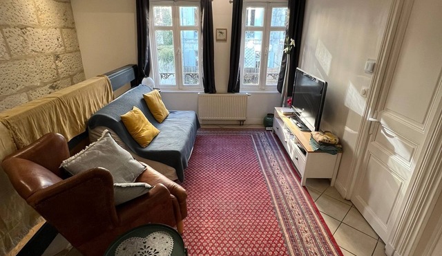 Quiet house in town center, reserved parking