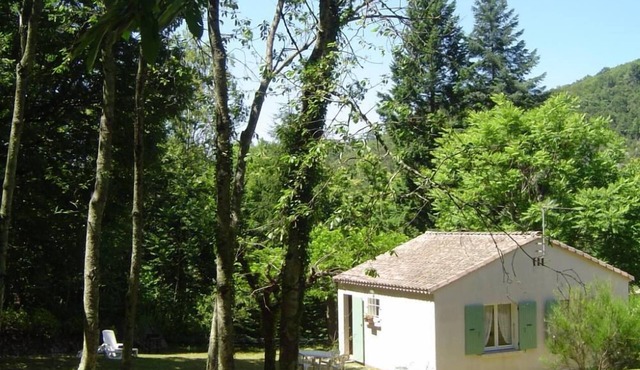 QUIET HOUSE NEAR RIVER