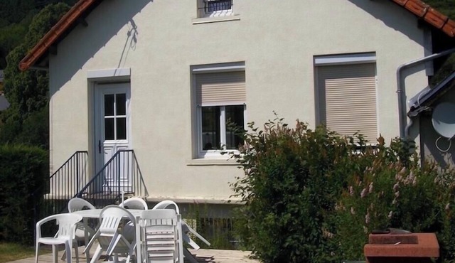 Quiet house near La Bourboule and Le Mont Dore, ideal for hiking, sightseeing or relaxing.