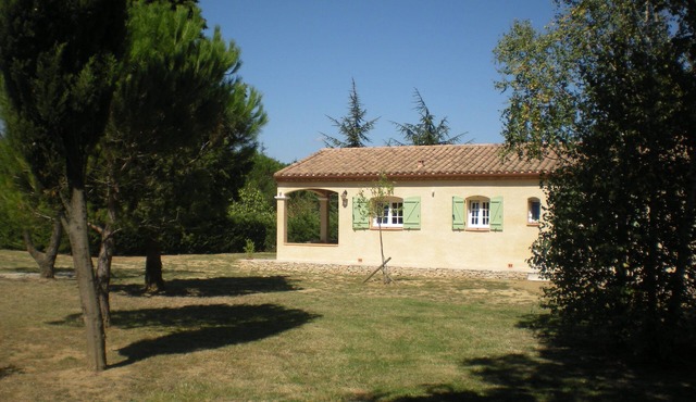Quiet house near a landscaped lake