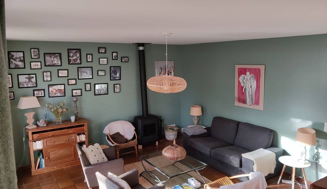 Quiet house near beach, garden, wifi, pets on request