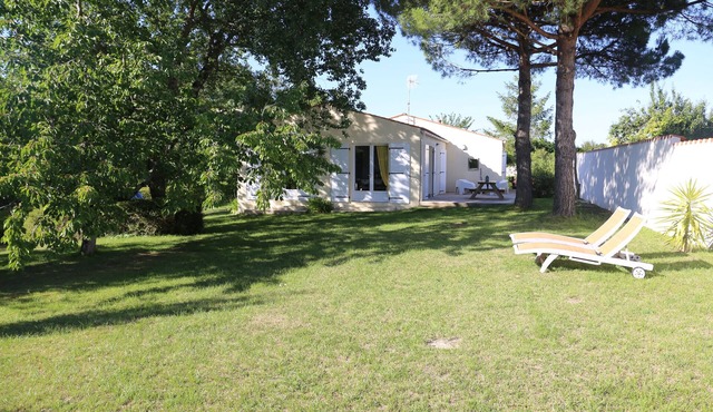 Quiet house near the sea