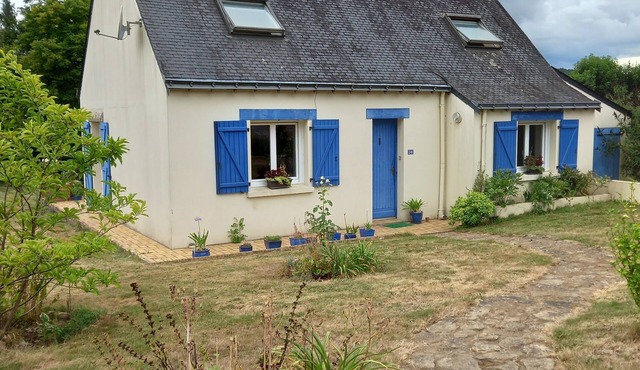 Quiet house near Blavet river.Not far from town(5mn to Baud, beaches 30 mn)