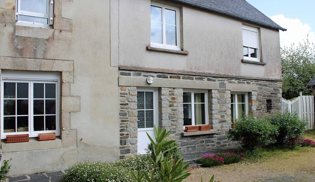 QUIET HOUSE NEAR MORLAIX