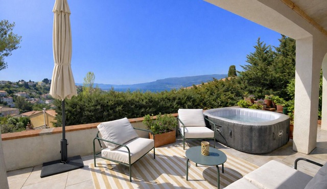 Quiet house near Nice, terrace, spa, air conditioning, parking