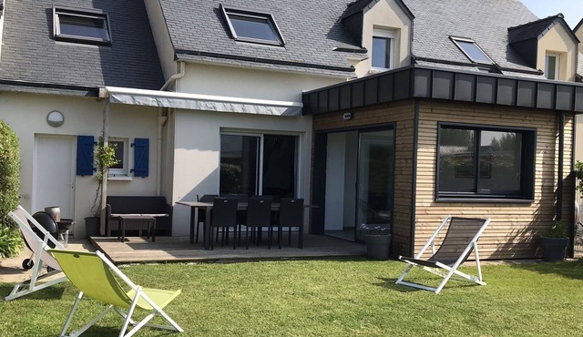 Quiet house near the sea