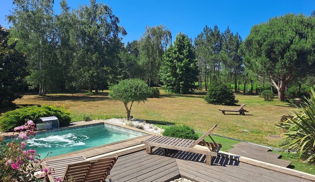 Quiet house on the edge of a forest, on 5000 m² of enclosed land