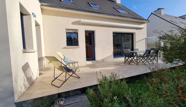 Quiet house, sleeps 8, near sea in Penvins, 3 bedrooms