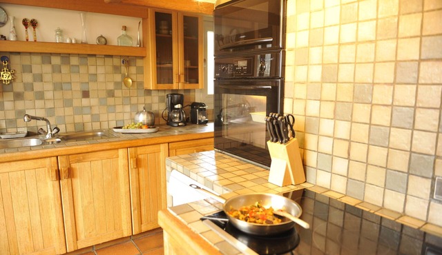 Quiet house, sunny, near village, sleeps 4, 180m2, large volumes