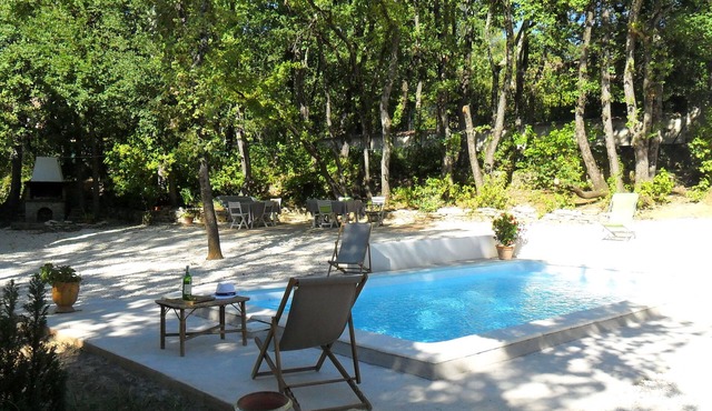 Quiet house with swimming pool close to tourist attractions