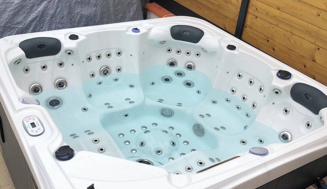 Quiet house with jacuzzi in a typical southern village
