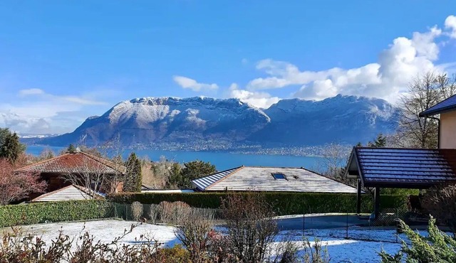 Quiet house with beautiful view of Lake Annecy