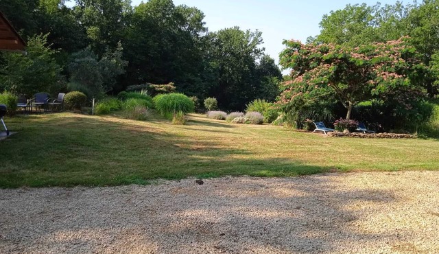Quiet house with beautiful garden near the Dordogne river