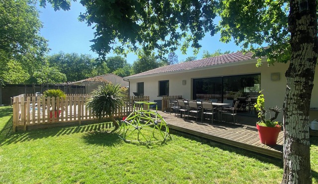 Quiet house with pool at the entrance to the Médoc, between the ocean and Bordeaux