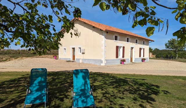 Quiet house with large garden and all comforts in Charente Limousine