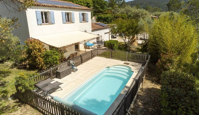 Quiet house with swim pool & children's playground - 15 km from Hyères & Toulon