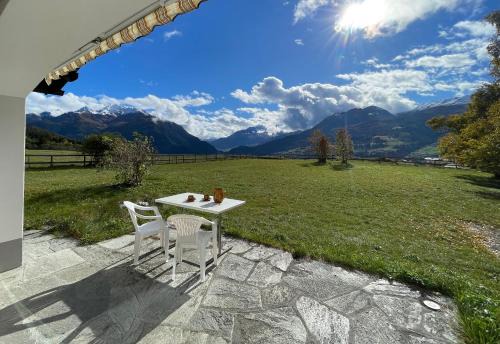 Quiet house with garden and mountain view