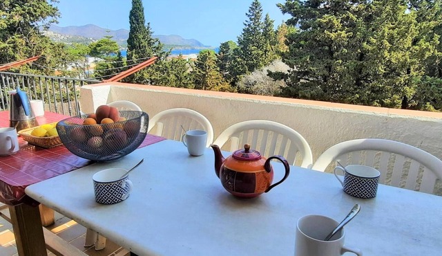 Quiet house with garden, 4 bedrooms, near the beach in Llançà