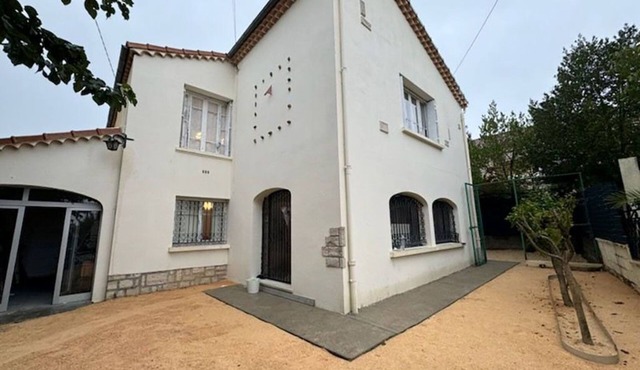 Quiet house with garden