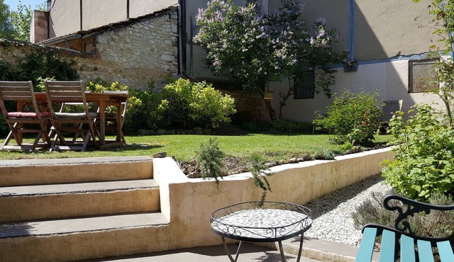 Quiet house with garden in the heart of the old town of Auxerre!