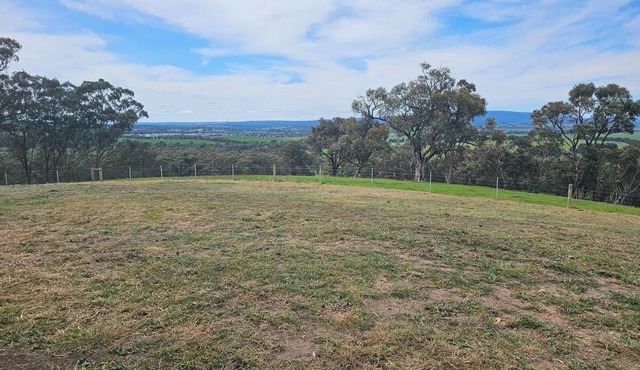 Quiet house with great views and a 5 min drive to town