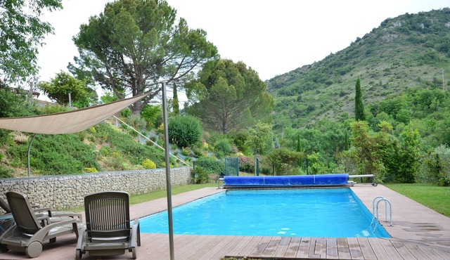 QUIET HOUSE WITH HILLSIDE VIEWS, LARGE TERRACE AND SWIMMING POOL