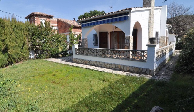 Quiet house with large garden, wifi, 200 meters from the beach