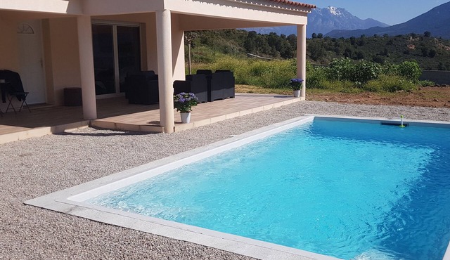 Quiet house with pool between sea and mountains in the middle of the corsican maquis