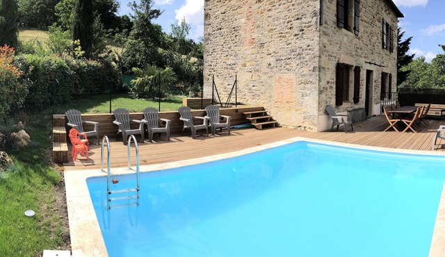 Quiet house with private, secure swimming pool heated from June to September