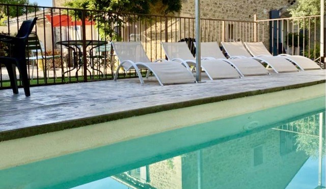 Quiet house with private pool and outbuilding Jacuzzi up to 10 people