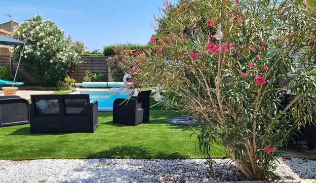 Quiet house with private pool