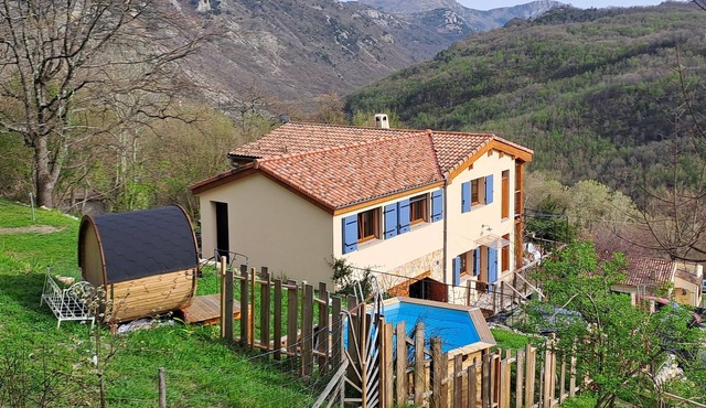 Quiet house with sauna pool, large garden and children's play area. Ideal for families