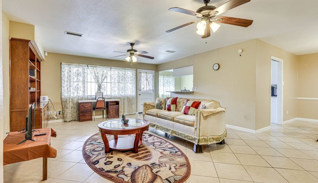 Quiet Houston Home w/Porch - Near Park & Trails!