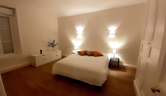 Quiet hypercentre apartment with garage and bike room