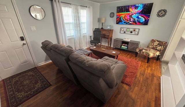 Quiet in Town Living - Nintendo - EV Charger - Spacious Vehicle Parking.