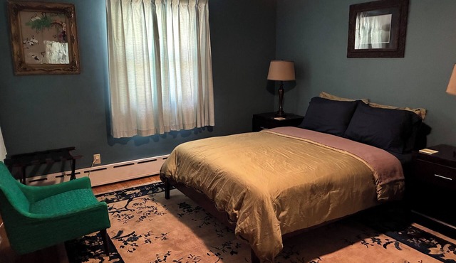 Quiet Indiana Dunes retreat near hiking and beach