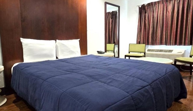 Quiet King Room Ideal for Exploring Anaheim Attractions and Dining Spots