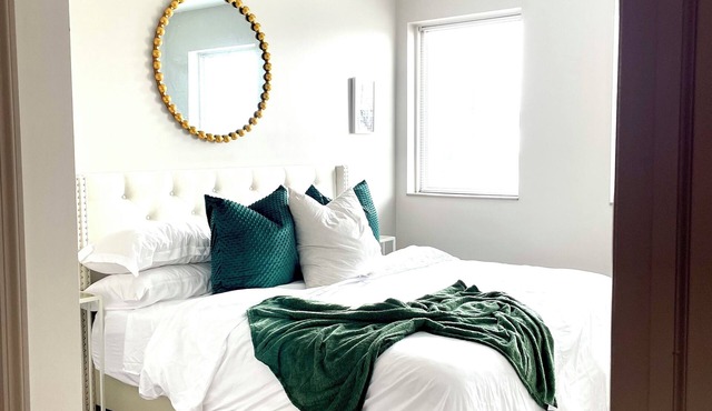 Quiet King Size with City Views