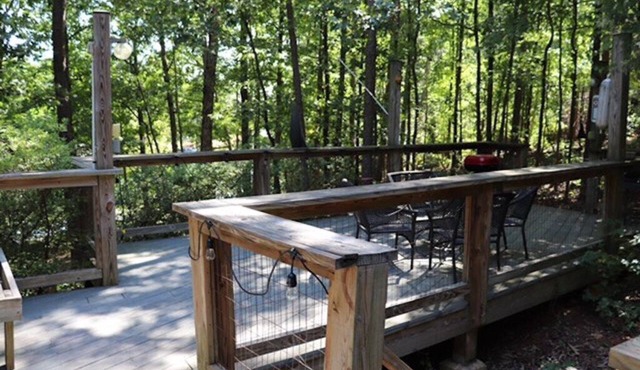 Quiet lake front home, but tons of fun on Lake Hartwell!