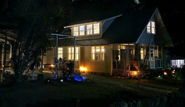 Quiet Lake house w pool and private beach 15 mins from The Villages.