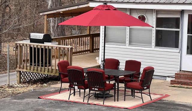 Quiet Lake/Hunting cottage super close to boat launch and beach