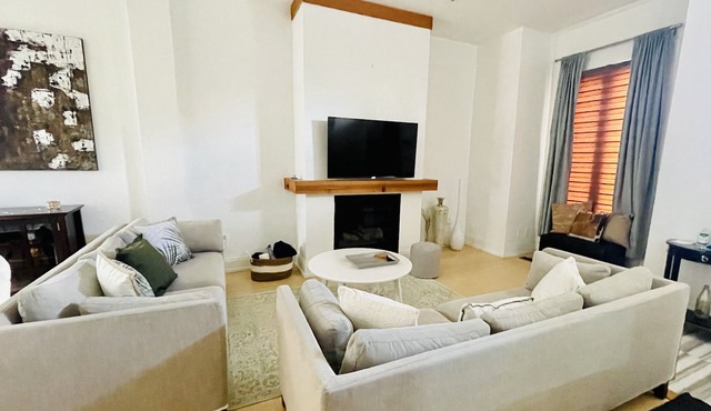 Quiet lake retreat minutes from downtown Toronto