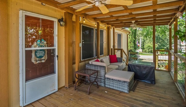 Quiet Lake View Retreat