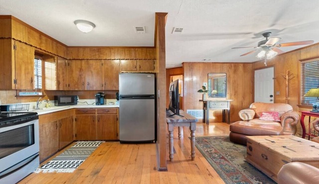 Quiet Lake View Cabin*Get away and relax!