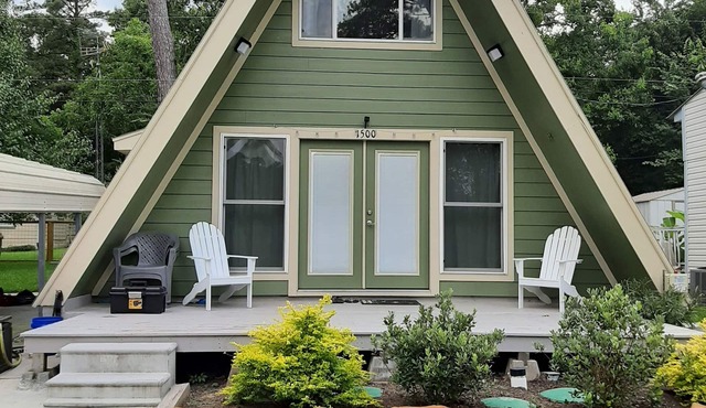 Quiet Lakefront Cottage