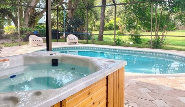 Quiet Lakefront Getaway in Sarasota: Pool, Hot Tub & Outdoor Kitchen Near Beach