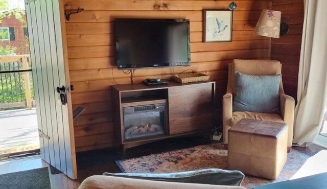 Quiet Lakefront Getaway - with Hot Tub & Wifi at Waters Edge 160 ft of Shoreline